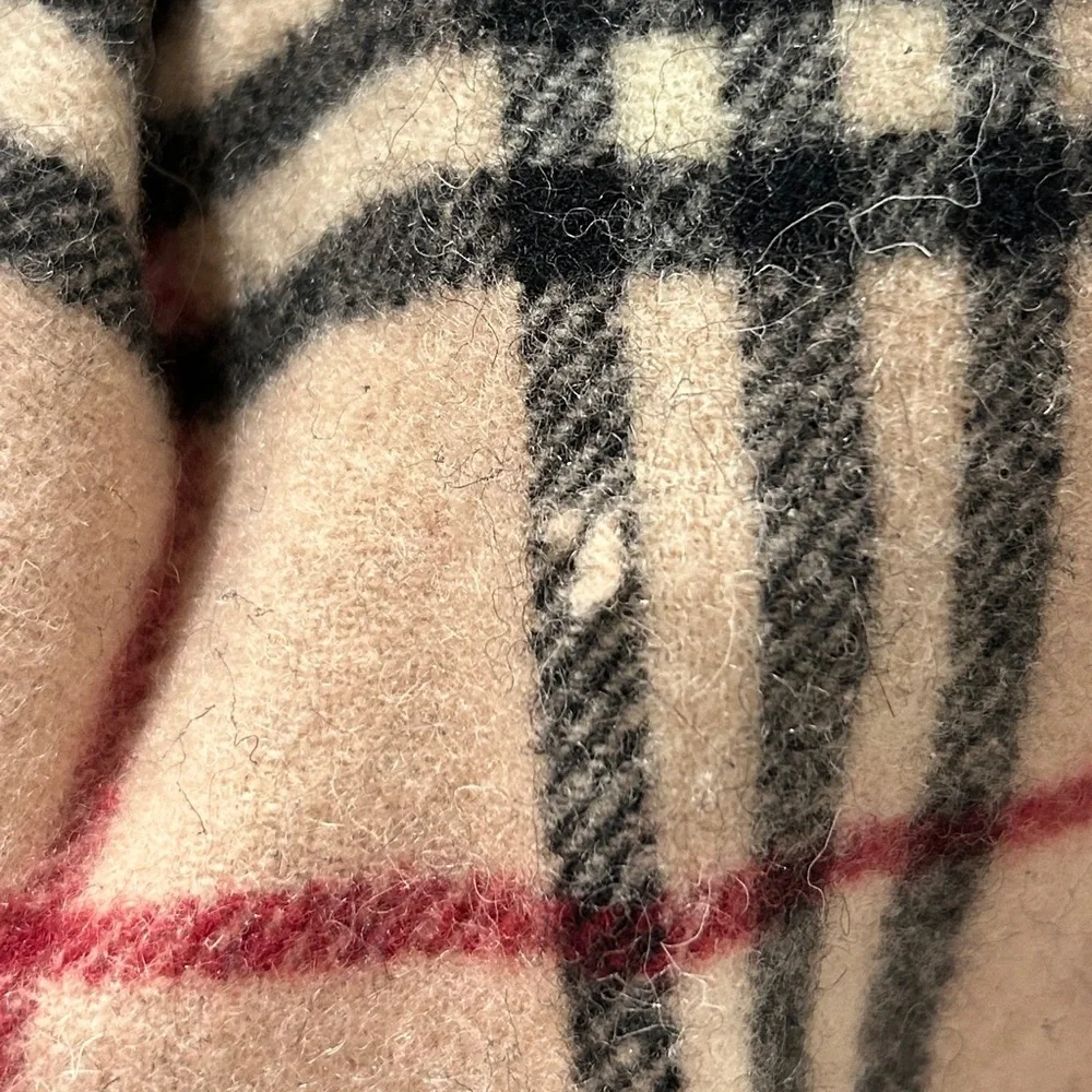 BURBERRY Classic Nova Check 100% Lambswool Scarf